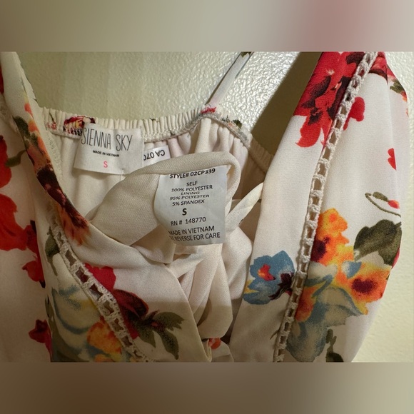 Sienna Sky Floral Romper - Picture 5 of 8